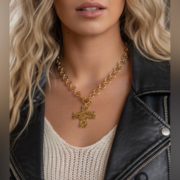 Jewelry - NWT Hammered Cross Toggle Chain Necklace